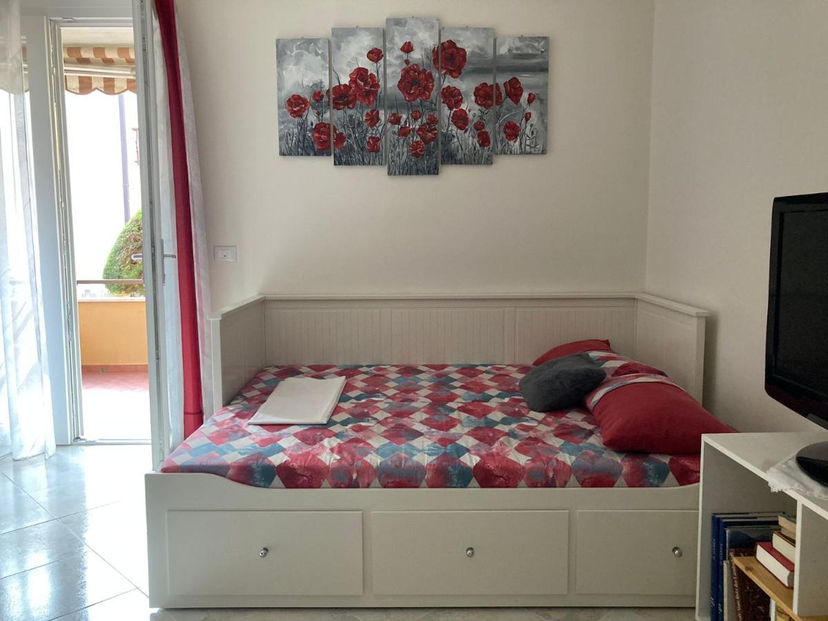 Appartamento A Peschiera Del Garda Con Piscina Exterior photo